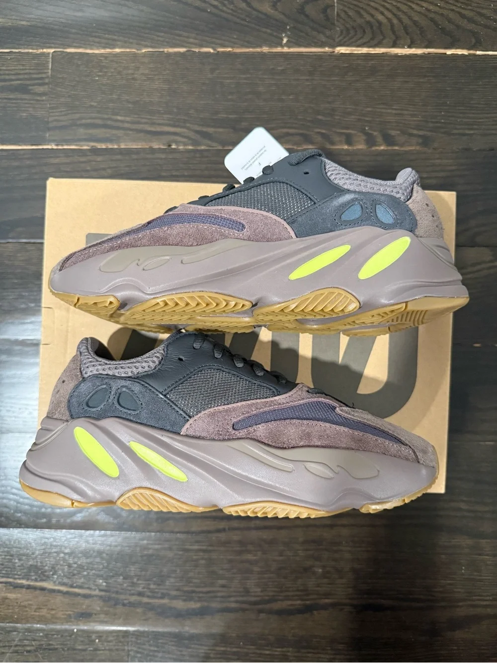 Adidas Yeezy Boost 700 Mauve NWB